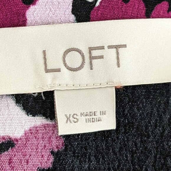 Women's LOFT, Black/Pink Floral, Faux Wrap, Chiffon Short Romper; Size XS - Picture 4 of 5